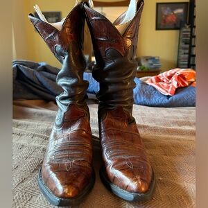 Brown Ariat Cowboy Boots - Size 7.5
